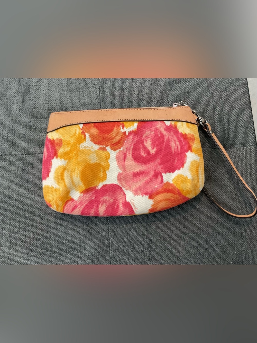 COACH Ashley Vintage Pleated Floral Canvas Wristlet Tan Leather Trim - EUC - Picture 4 of 11